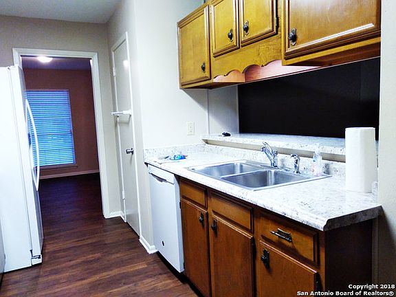 5th image of 7526 Standing Oaks St
