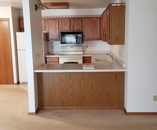 3rd image of 717 Canterberry Ct Unit B