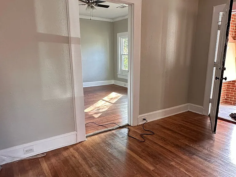 1284 Hillyer Ave — Photo 6
