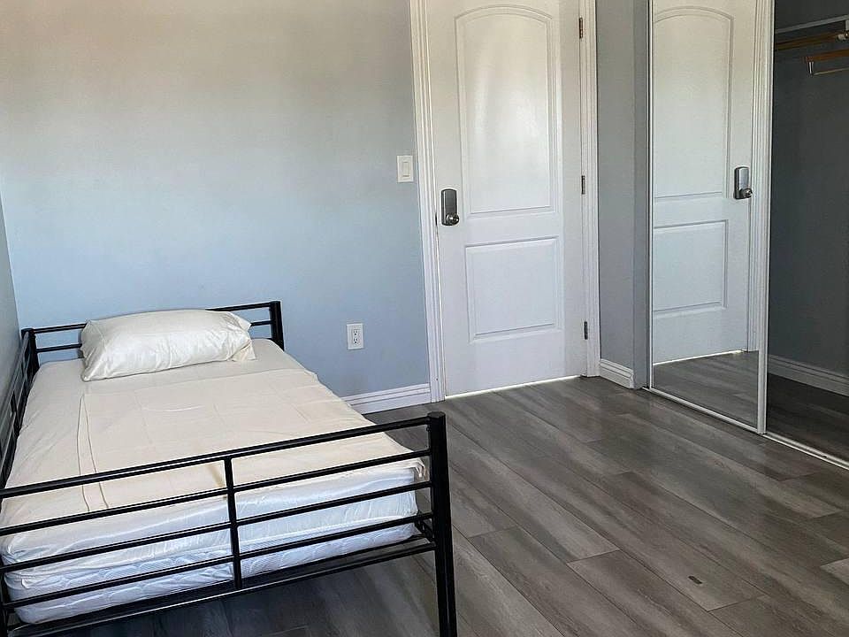 2nd image of 900 W 76th St #2