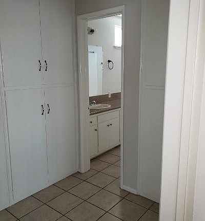 4th image of 5130 Woodman Ave #25B