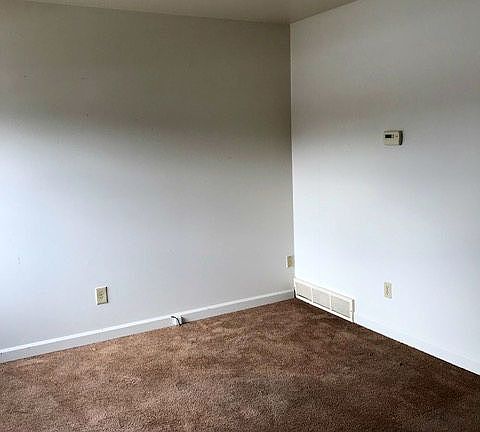 3rd image of 587 Plaza Dr