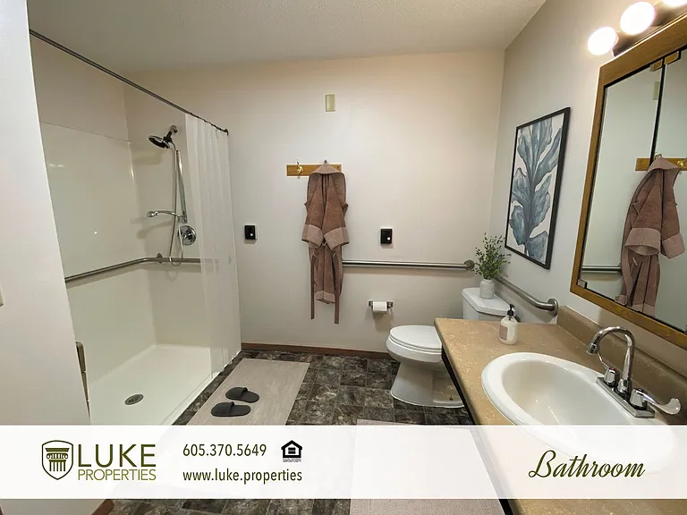 138 N Sycamore Ave #12 — Photo 9