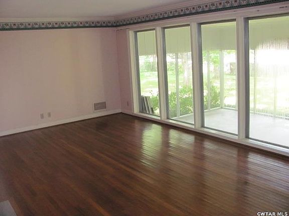 2nd image of 1022 N Park Ave
