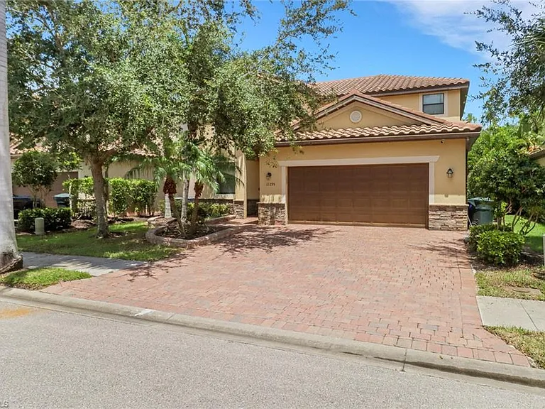 11295 Red Bluff Ln — Photo 2