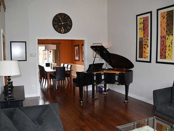 4th image of 1715 Continental Dr