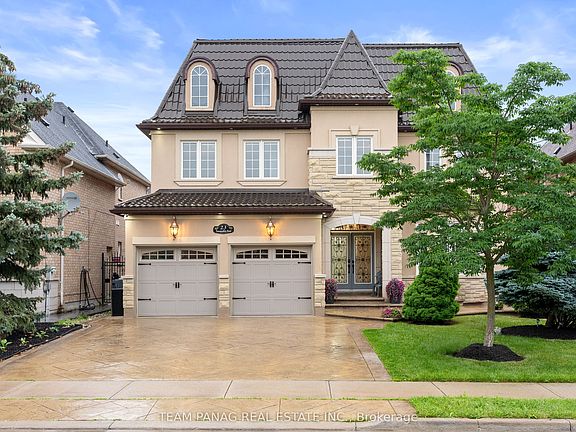2nd image of 23 Fontainebleu Rd