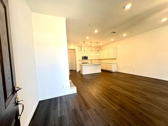 3rd image of 2933 Tenor Way