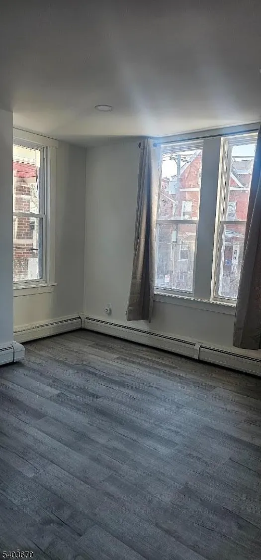 4 bed, 1.0 bath, $2,800 — Photo 2