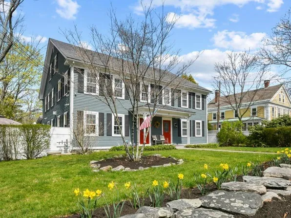 11 North St APT B, Grafton, MA 01519