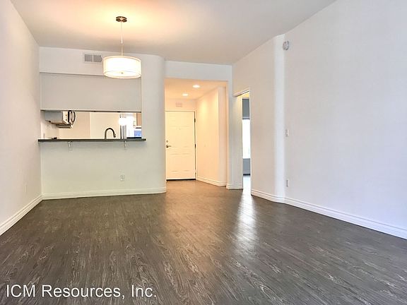 5th image of 1550 Amherst Ave #208-W