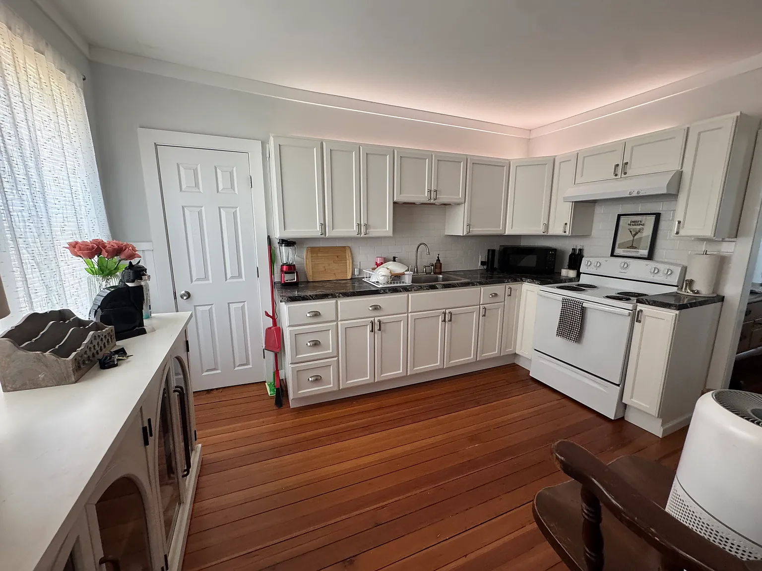 1 bed, 900 sqft, $1,700 — Photo 4