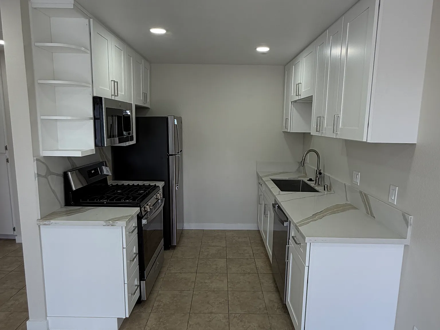 1 bed, 600 sqft, $2,297 — Photo 3