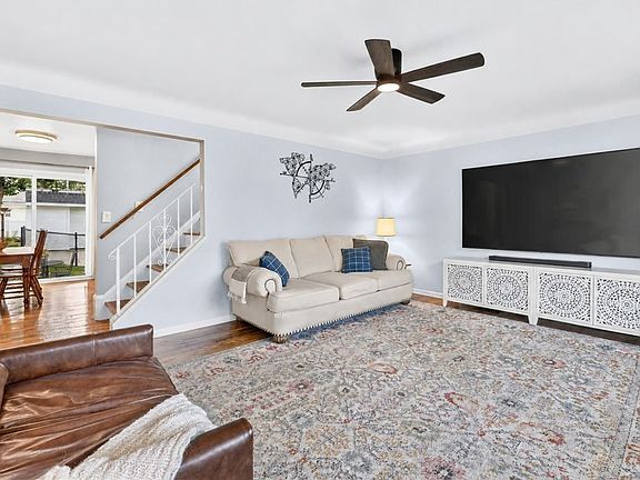 2nd image of 983 Newberry Ave