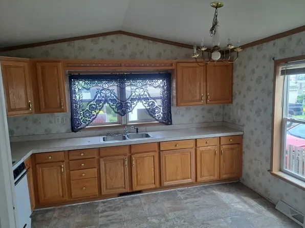 2981 Acushnet Ave, New Bedford, MA 02745