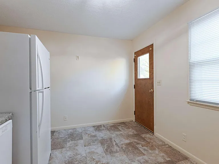 4010 Lewis Ave — Photo 4