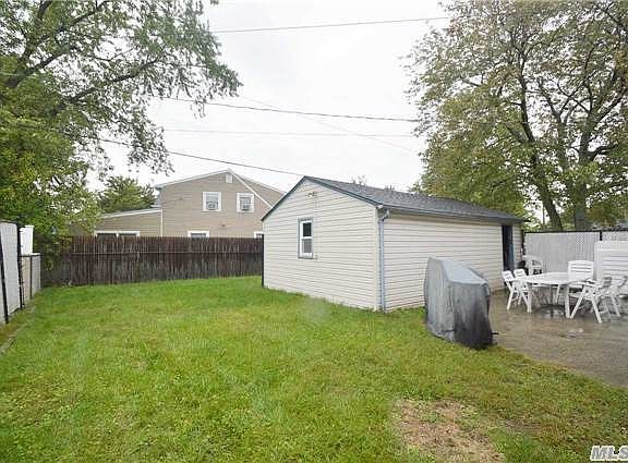 4th image of 122 Wantagh Ave