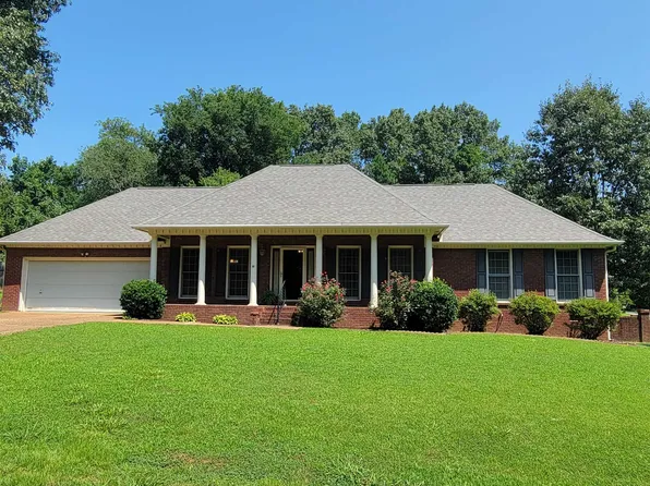 23 Maplecreek Ln, Humboldt, TN 38343