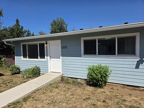5309 SE Henry St Photo 1