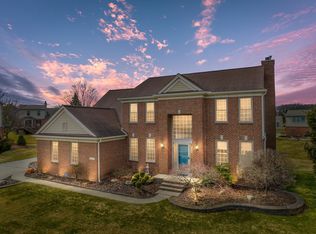 737 Caribou Ct, Rochester, MI 48307