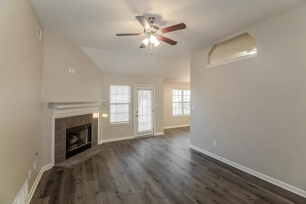 3 bed, 2.0 bath, 1365 sqft, $1,765 — Photo 4