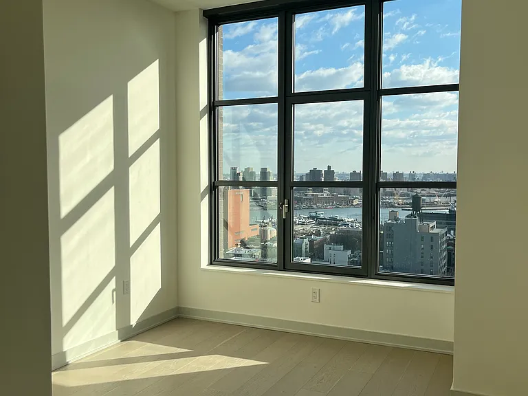 180 Front St #17F — Photo 10