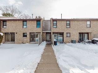 2605 Woodchester Dr #72, Mississauga, ON L5K 2E3