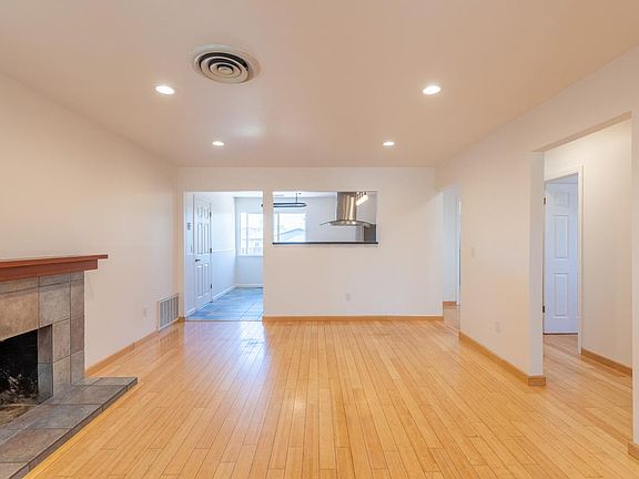 4th image of 3009 Jean St