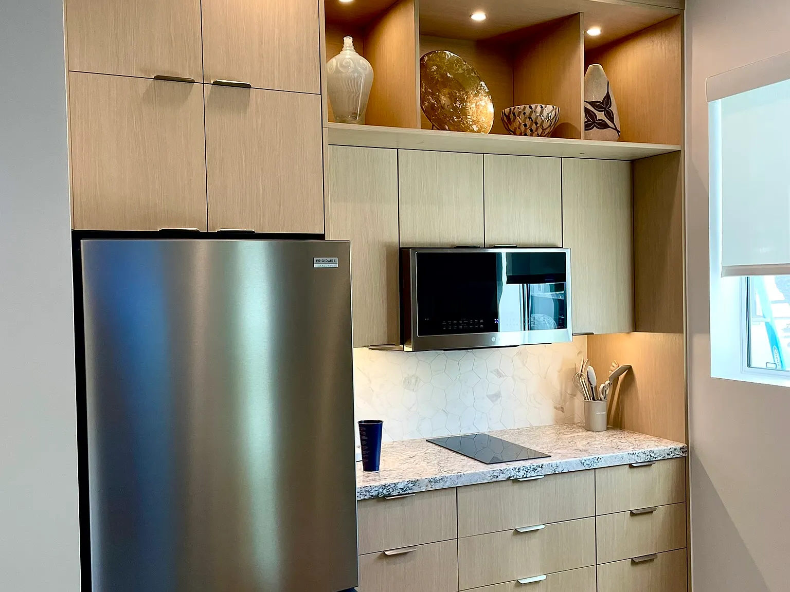 1025 E Granvia Valmonte — Photo 4