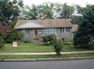 210 Dolores Dr, Cinnaminson, NJ 08077
