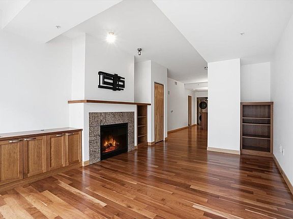 4th image of 309 W Washington Ave Unit 310