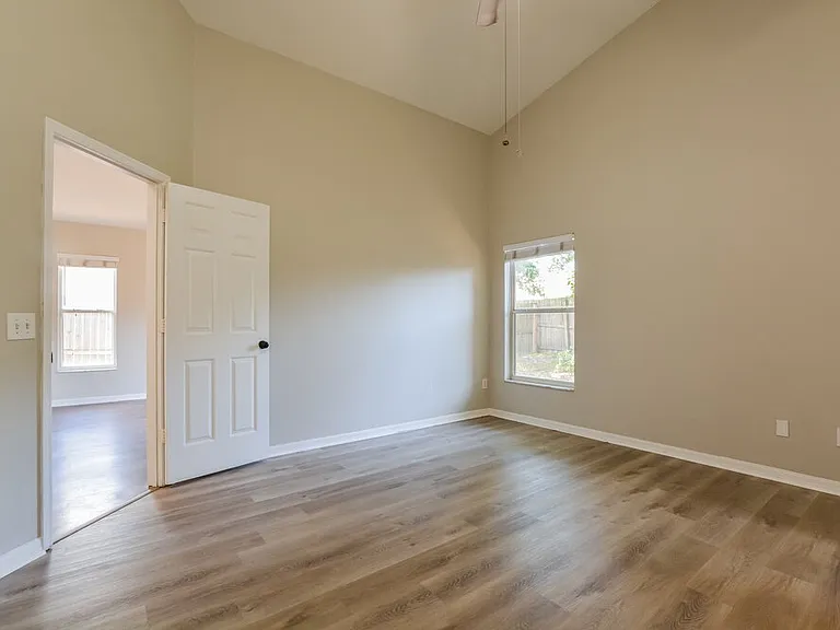 1033 Shale Trail St — Photo 10