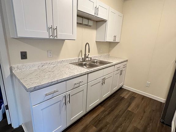5th image of 561 E Ross Ln APT B2