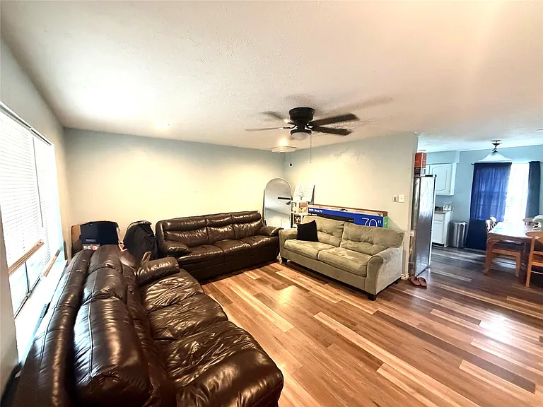 1519 Northwood Dr — Photo 2