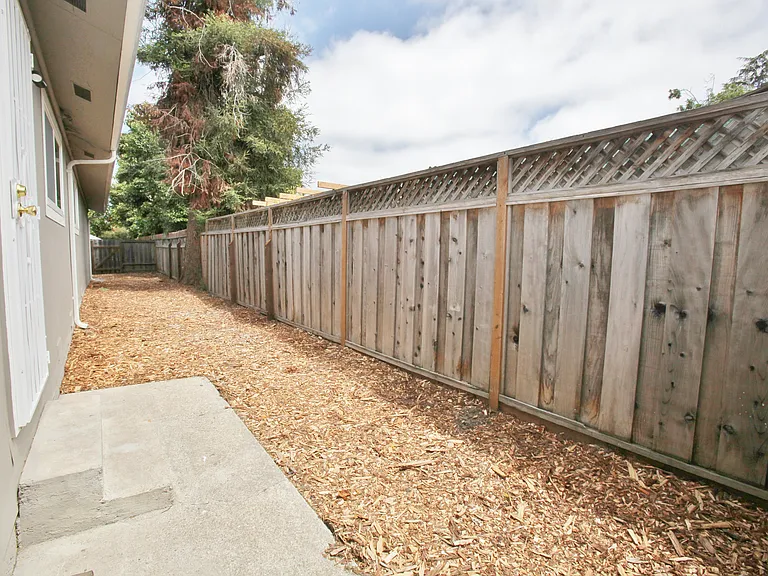 20310 Concord Ave — Photo 13