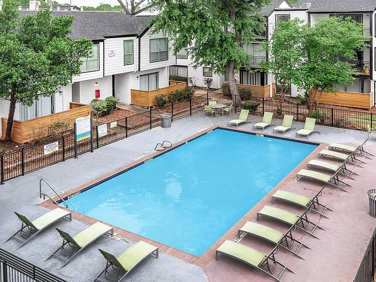 Bayou Park Apartments — Photo 17