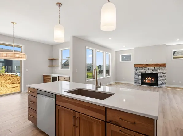 17924 Headwaters Dr, Lakeville, MN 55044