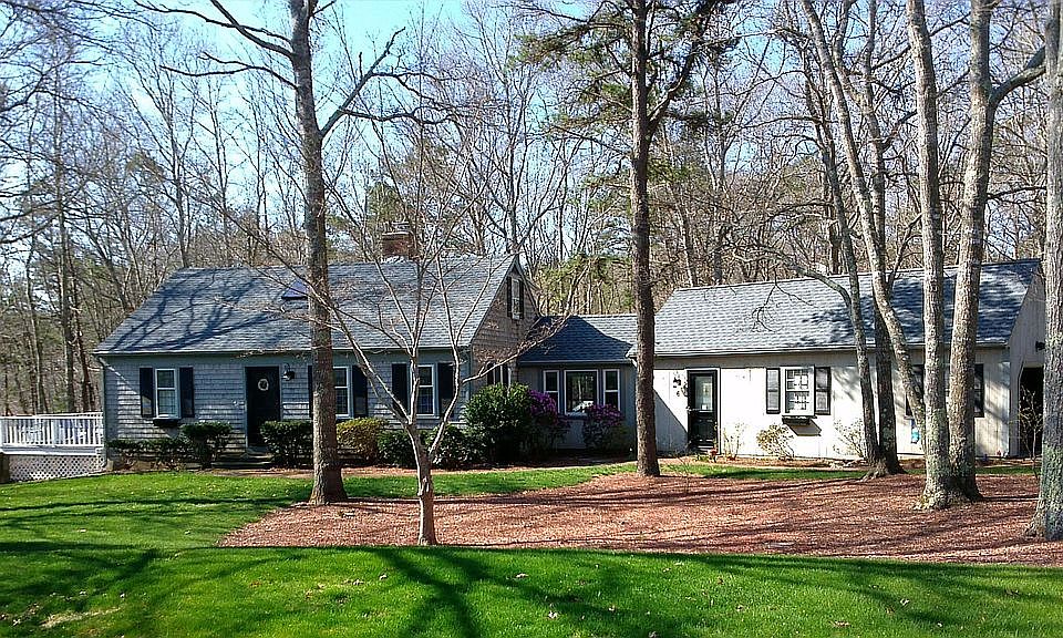 2nd image of 6 Pond Cir