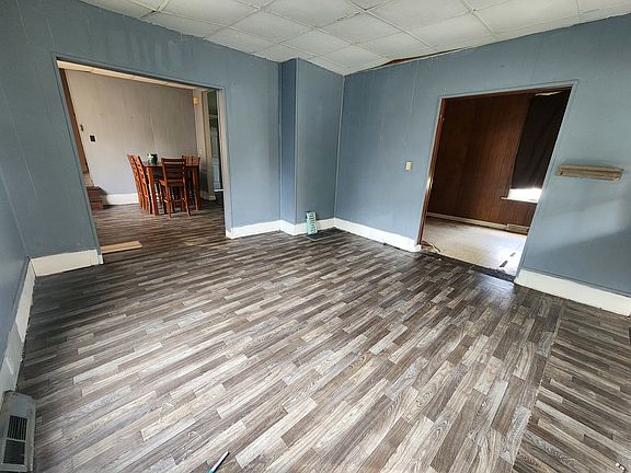 5th image of 823 E Market St