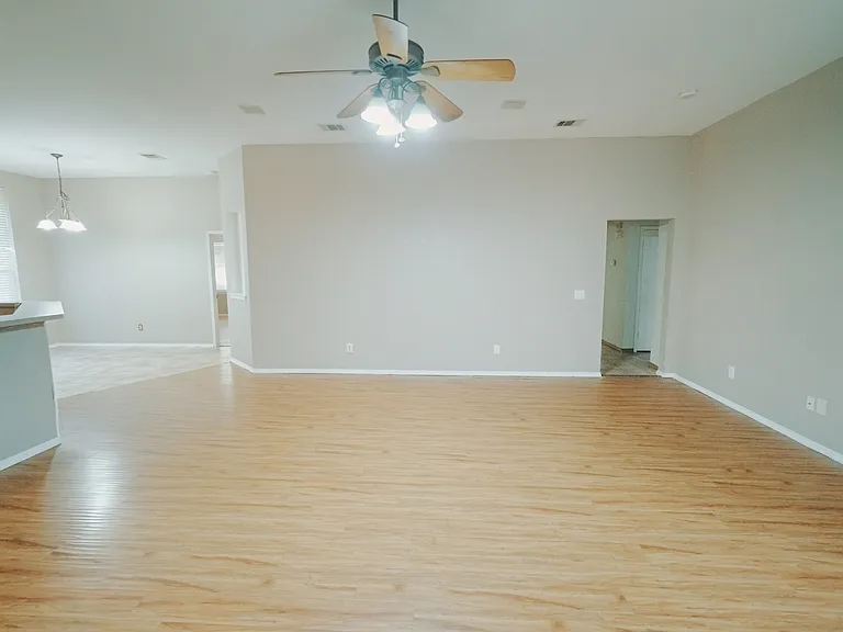 218 Canyon Lake Dr — Photo 4