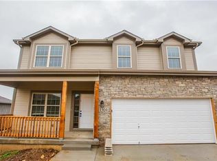 406 Heritage Dr, Raymore, MO 64083