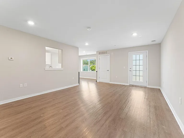 87 Main St #19 — Photo 10