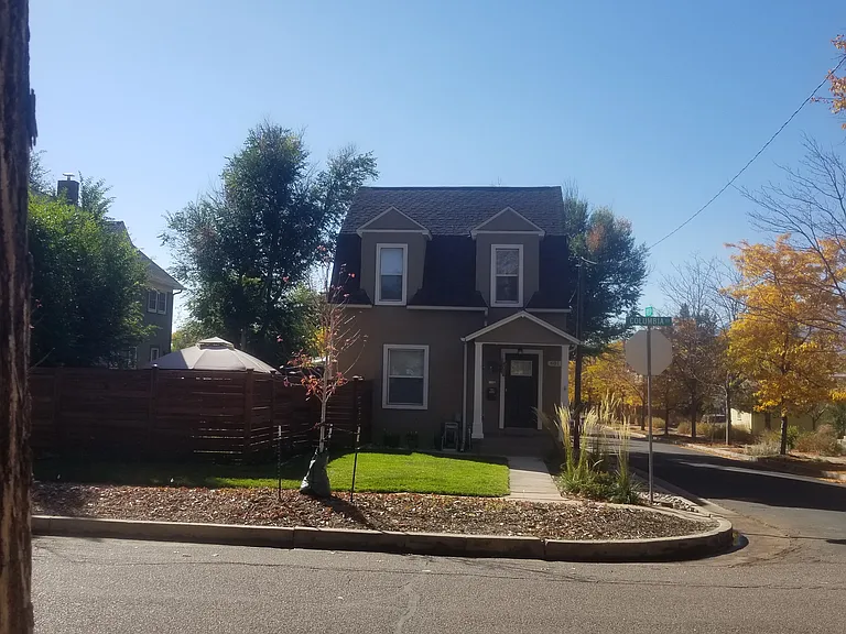601 E Columbia St — Photo 10