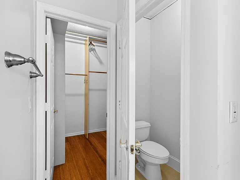 21698 Abington Ct — Photo 44