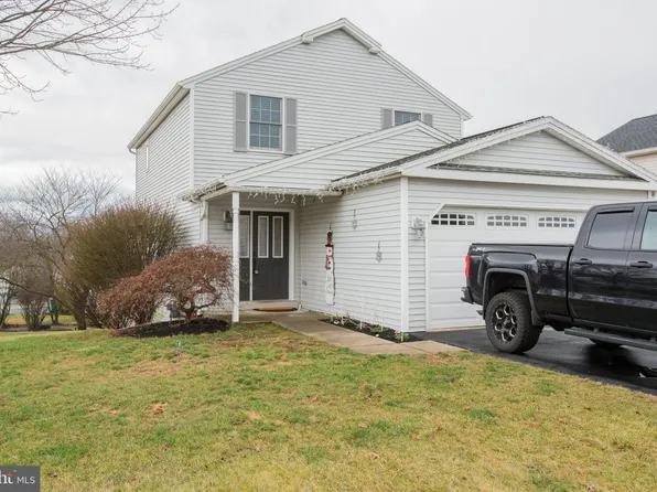 6083 Regent Dr, Harrisburg, PA 17112