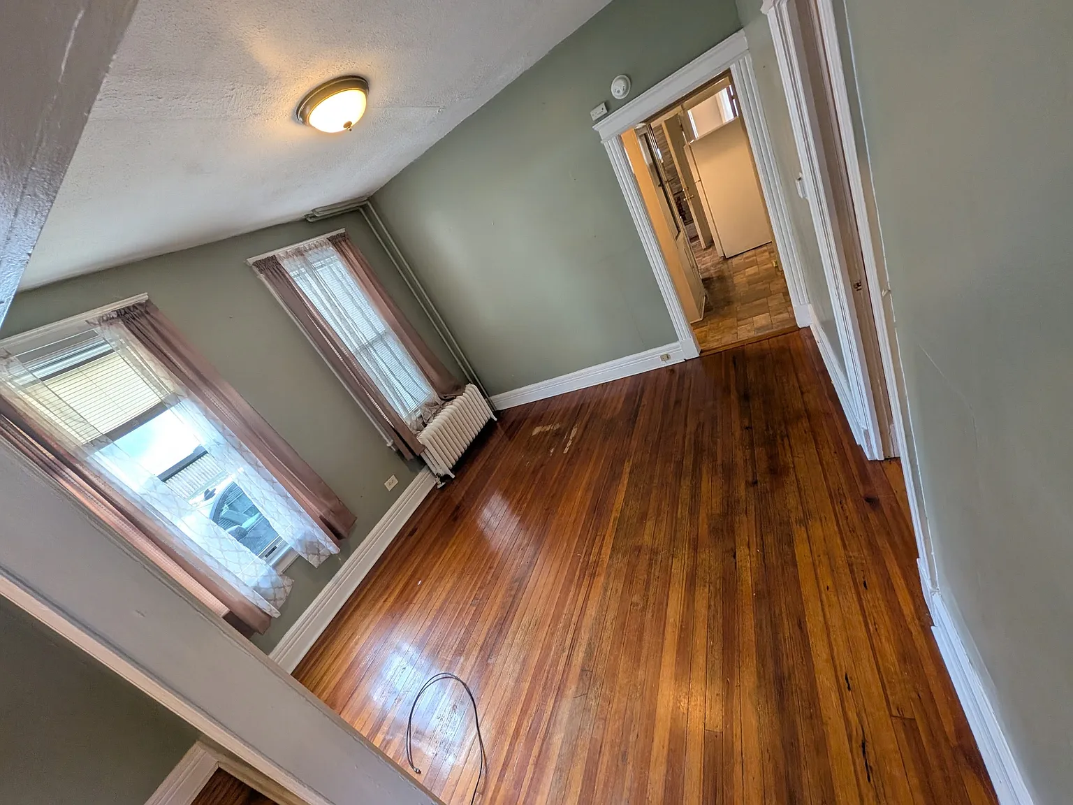 3 bed, 1300 sqft, $1,450 — Photo 2