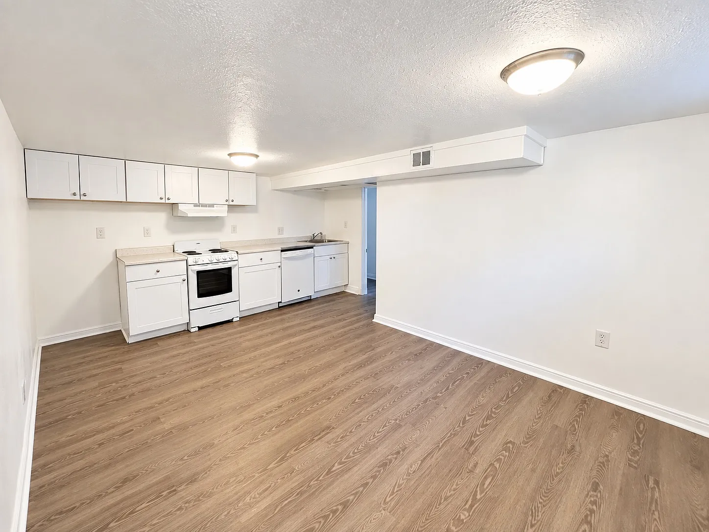 235 International Ave — Photo 4