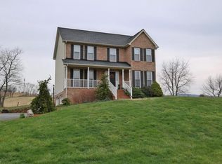 692 Brookfield Ln, Roanoke, VA 24012