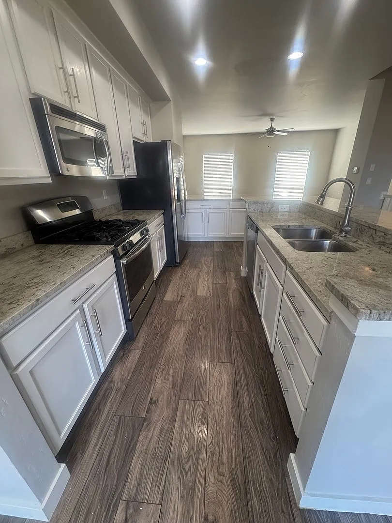 Incredible Herriman Townhome for rent! — Photo 4