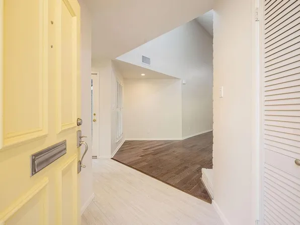 1856 S Gessner Rd, Houston, TX 77063